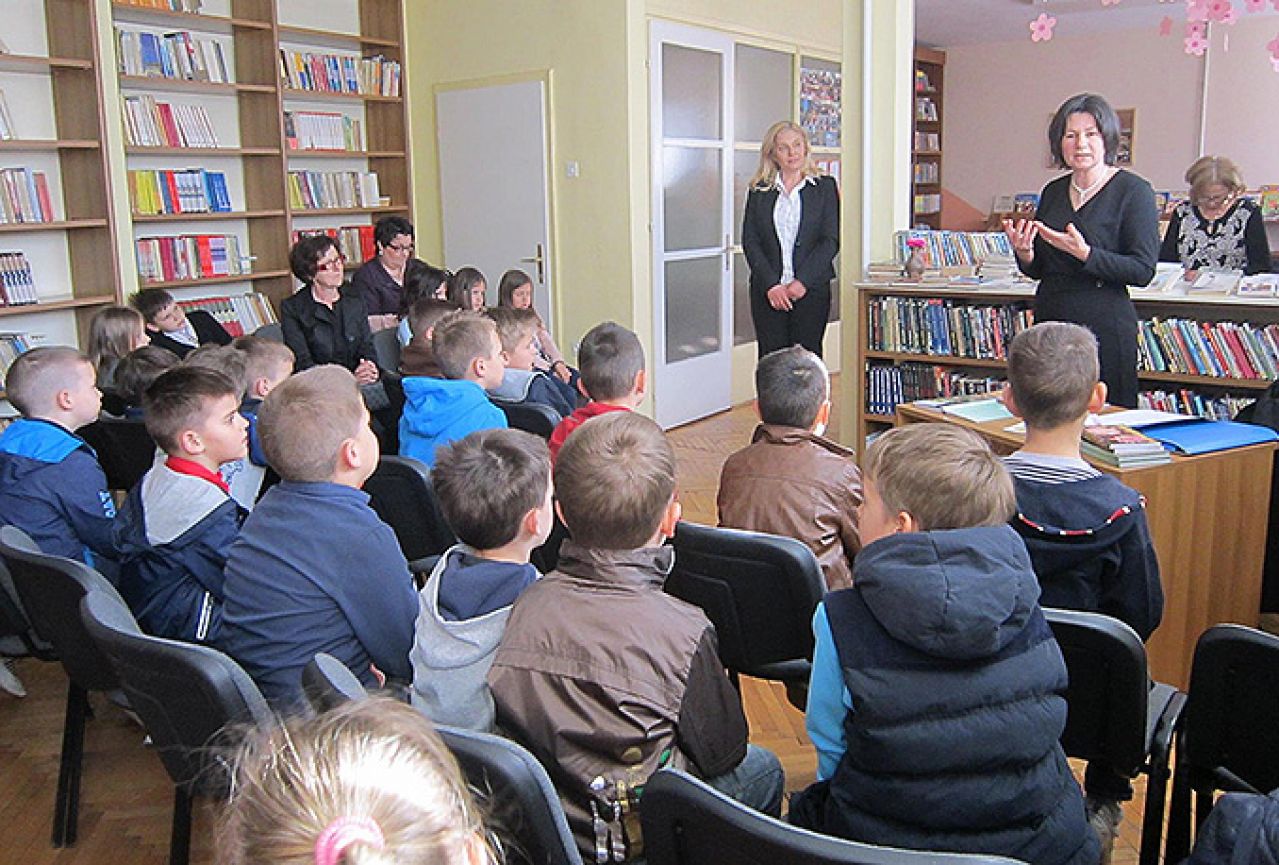 Mostarski učenici se družili s književnicom Miljenkom Koštro