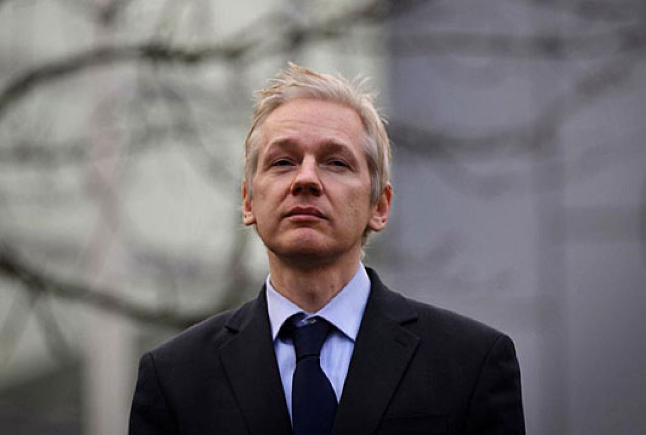 Julian Assange pristao na ispitivanje u Londonu