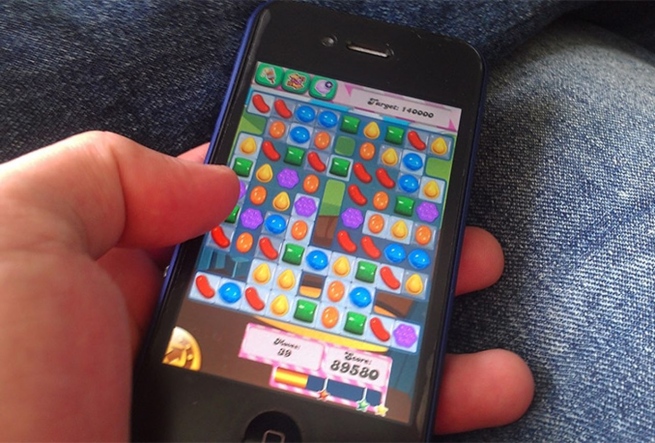 Istegnuo tetivu palca jer nije mogao prestati igrati Candy Crush