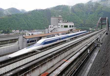 https://storage.bljesak.info/article/114905/450x310/japanese-maglev-bullet-train.jpg