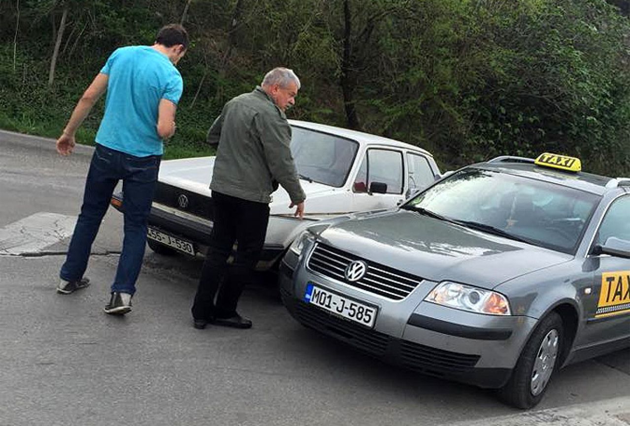 Mostar: Lakša prometna nesreća na Čekrku