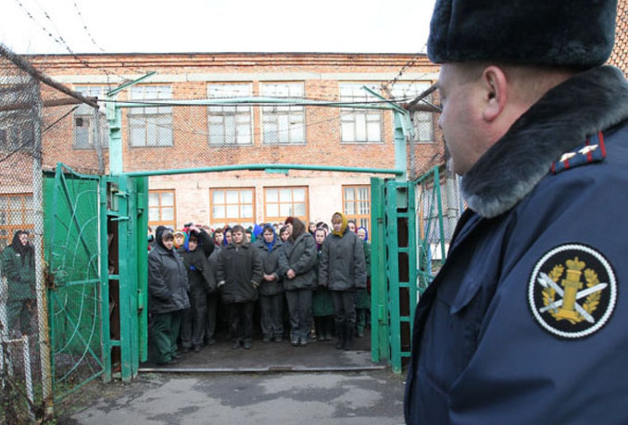 Rusija oslobađa nekoliko tisuća zatvorenika