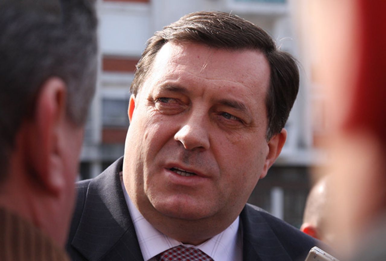 Dodik ostao na čelu SNSD-a