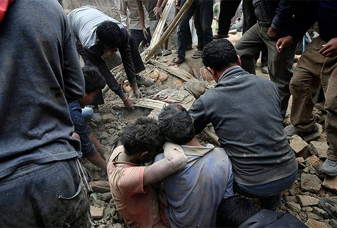 Nepal: Broj poginulih u potresu prešao tisuću