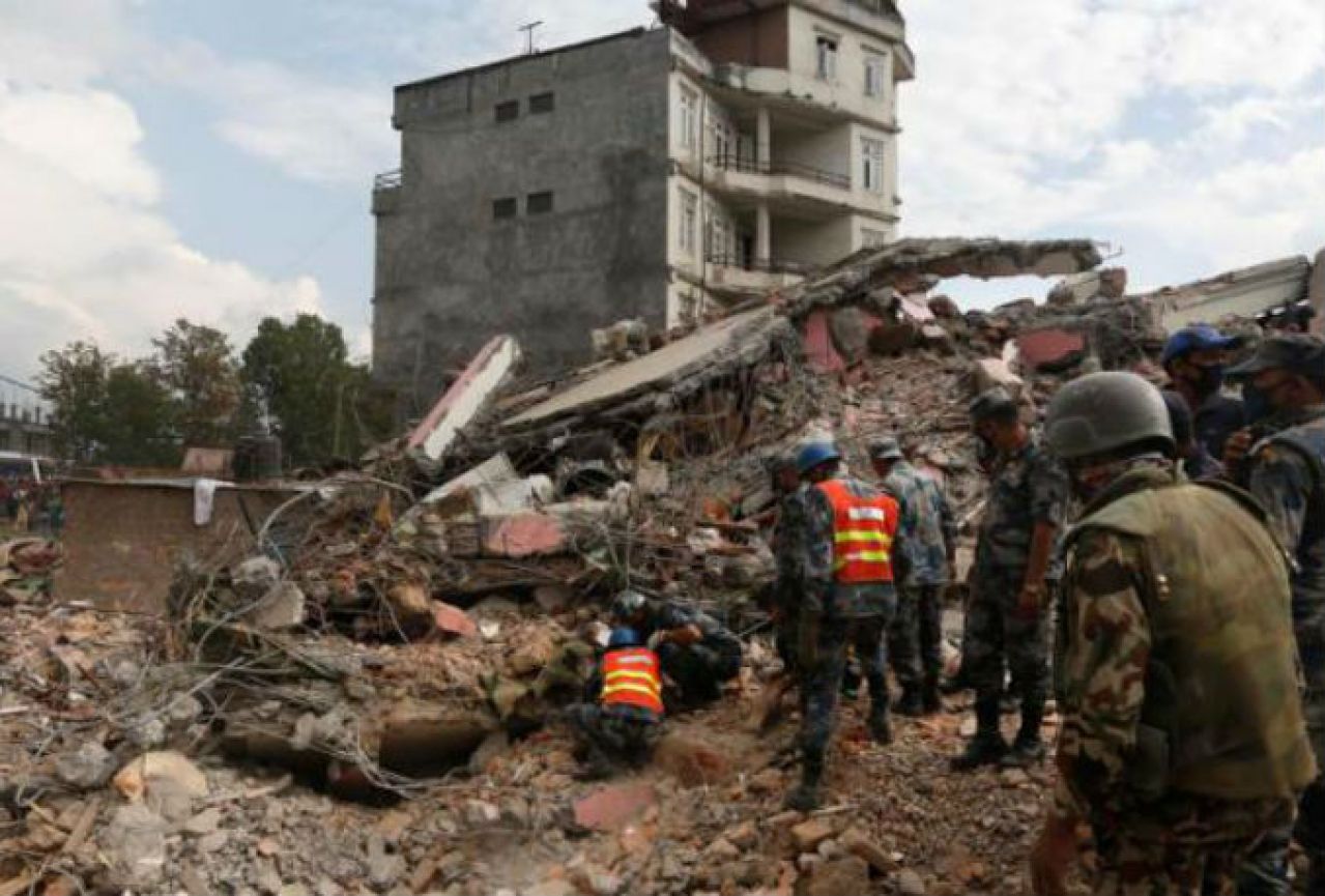Novi bilans u Nepalu: U potresu poginulo 2.263 ljudi
