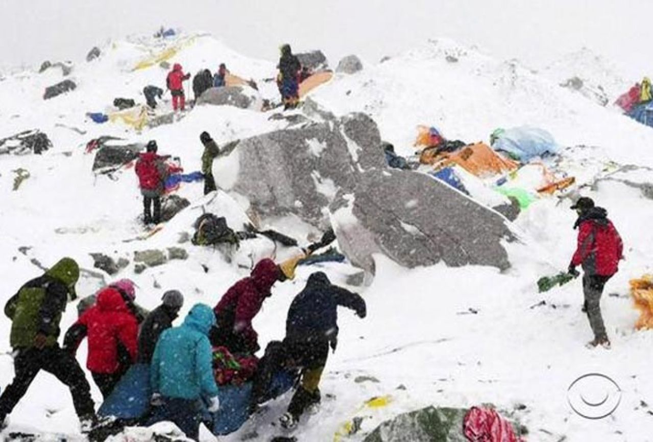 Alpinist snimio lavinu na Mount Everestu poslije potresa