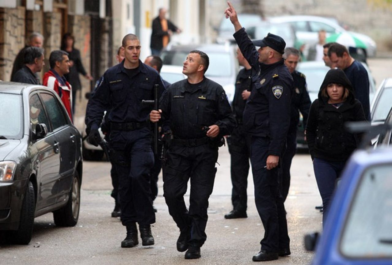 Masovni sukob navijača Zadra i Šibenika, policija pucala u zrak