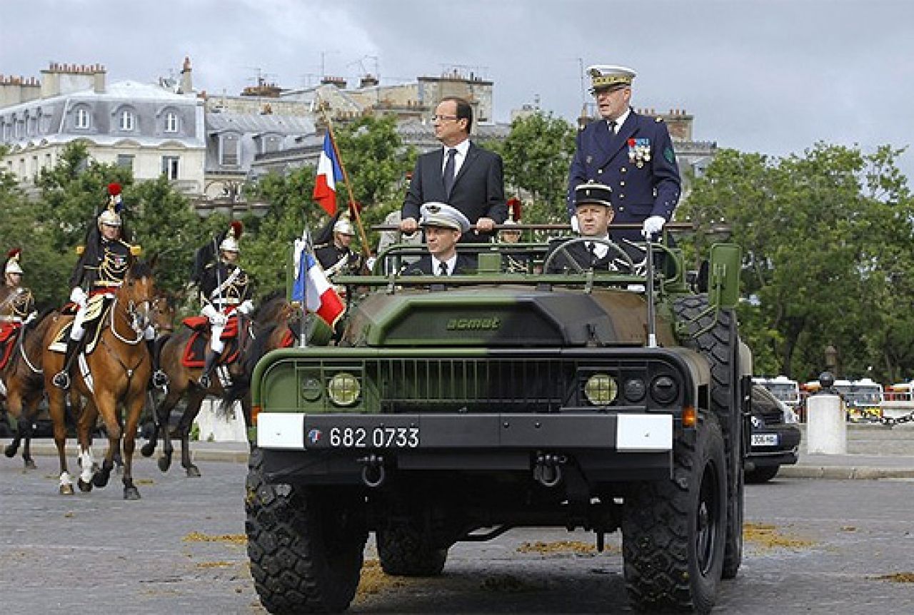 Hollande: Francuska će povećati vojni proračun za skoro četiri milijarde eura 