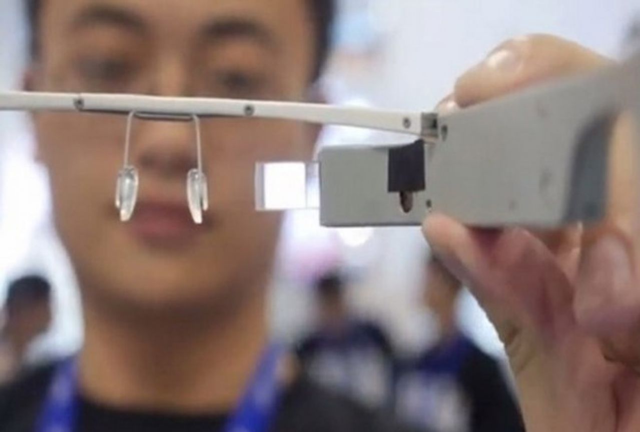Kineska alternativa Google Glass naočalama po cijeni od 200 dolara