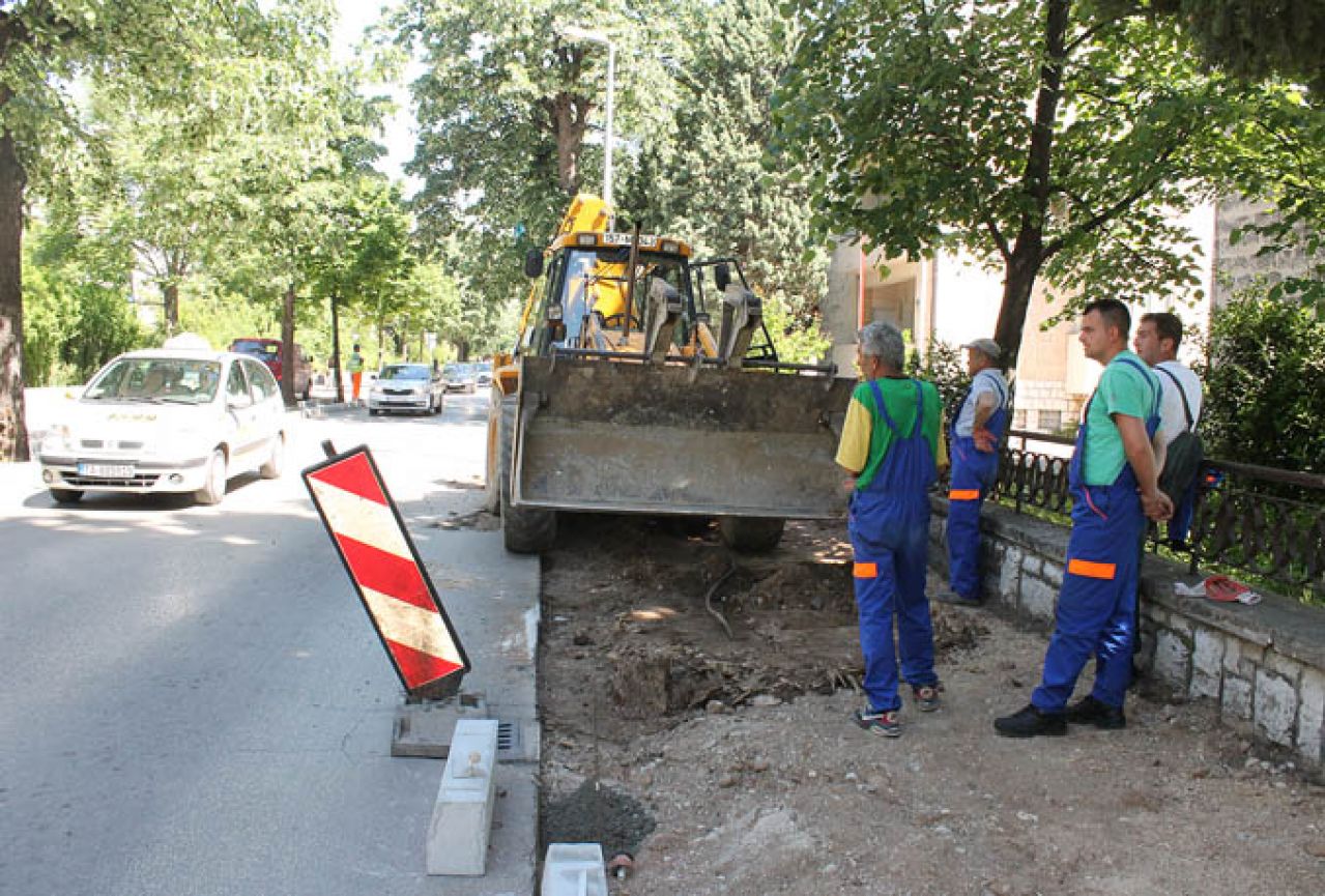 Mostarska rekonstrukcija: Pogreška prebacila radnike s jedne strane ulice na drugu