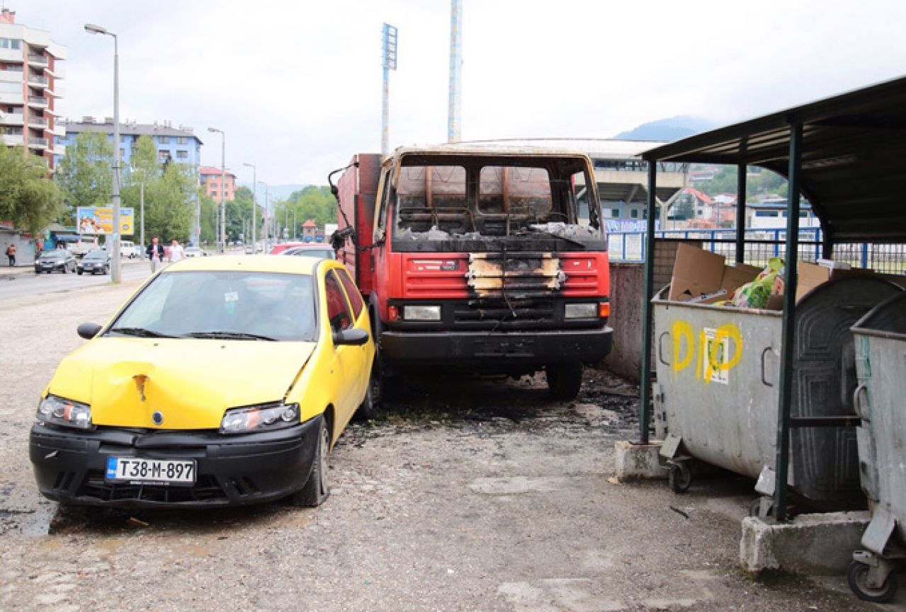 U Sarajevu zapaljen kamion