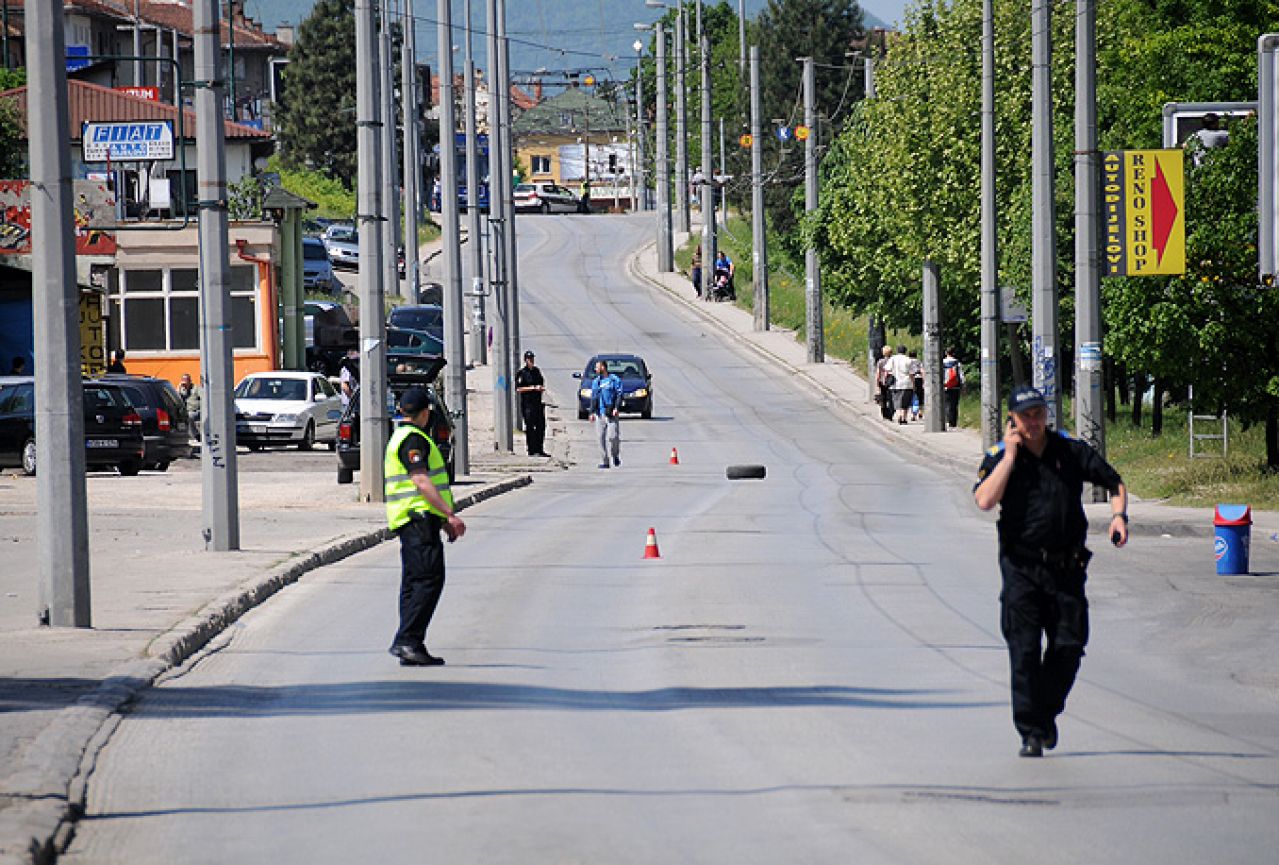 Sarajevo: Iz auta pucao na auto