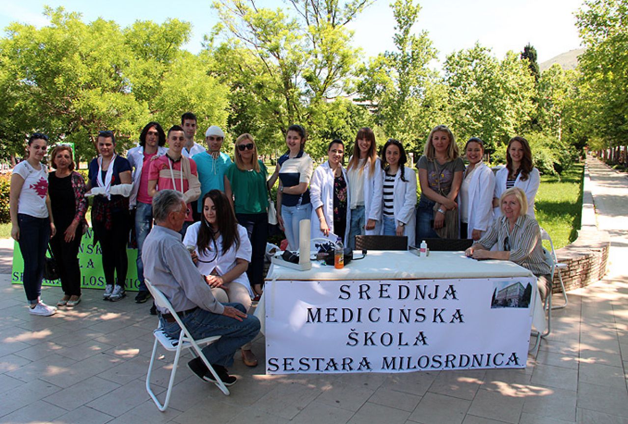 Učenici škole Sestara milosrdnica organizirali besplatnu akciju za stanovnike Mostara