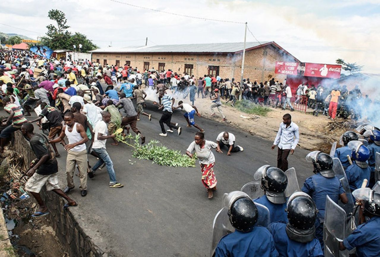 Problemi u Burundiju: Vojska izvela državni udar dok je predsjednik bio u Tanzaniji?