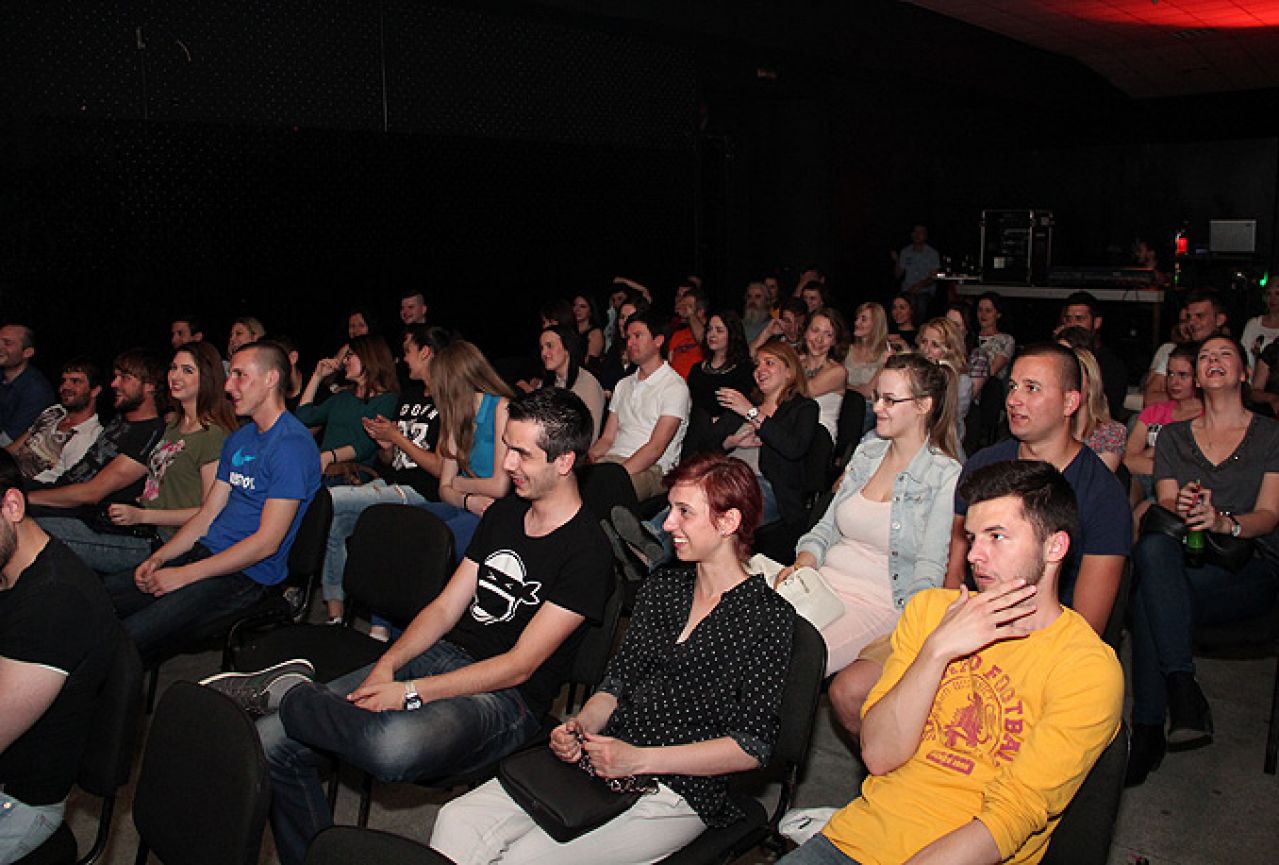 Finale stand up-a: Puno smijeha za malo para