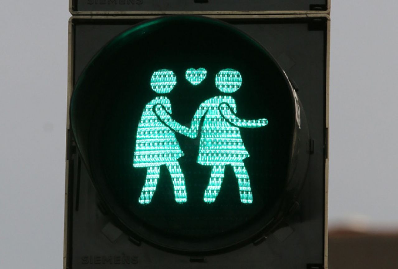 'Homoseksualni semafori' ostaju