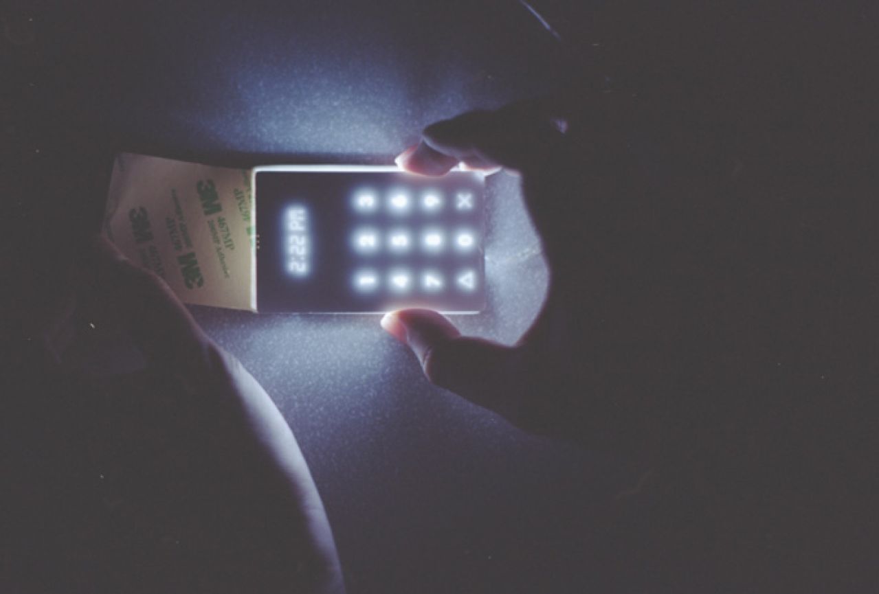 Light Phone - Mobitel veličine kreditne kartice kome baterija traje 20 dana