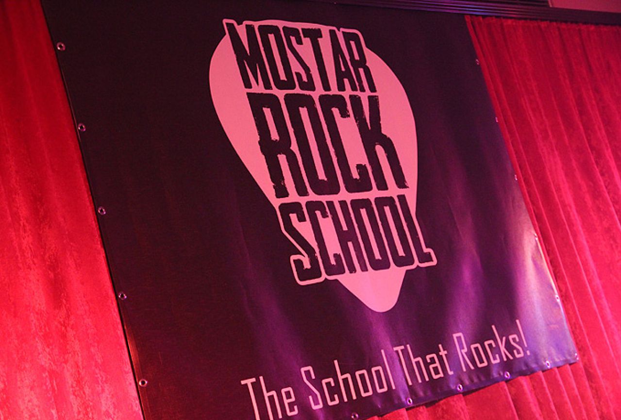 Koncert: Polaznici mostarske rock škole sviraju glazbu 2000-ih