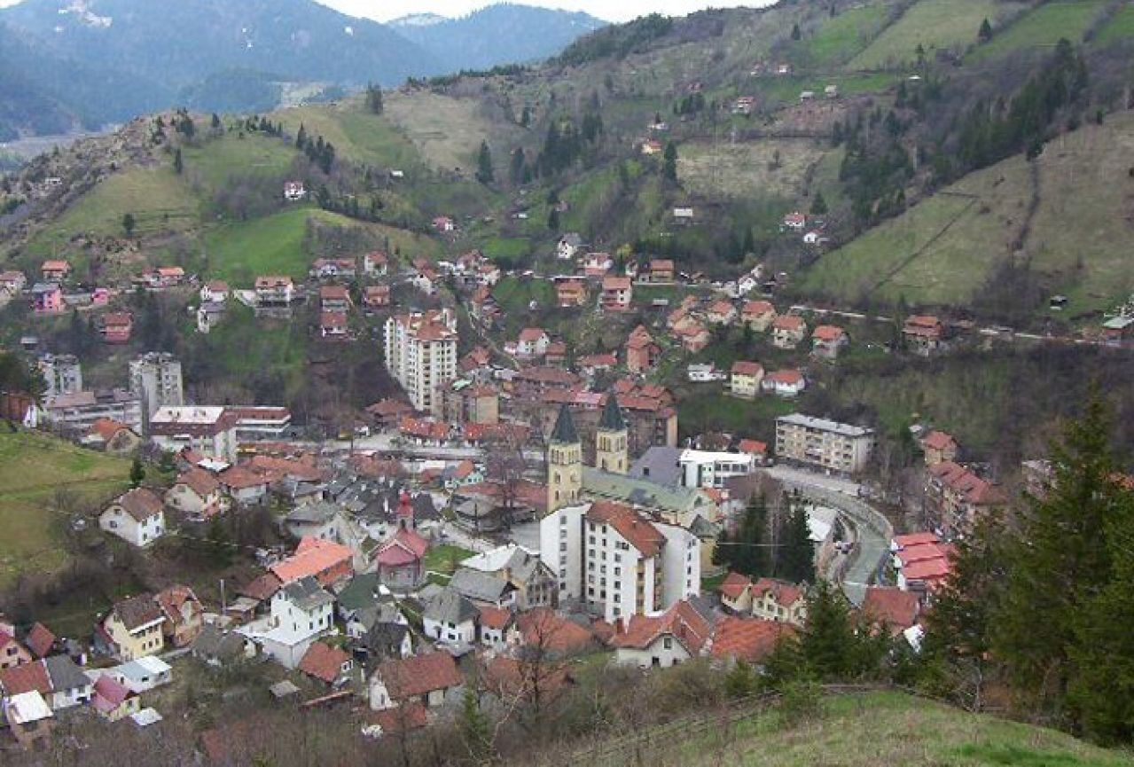 Blokirani Vareš: Općinari u štrajku