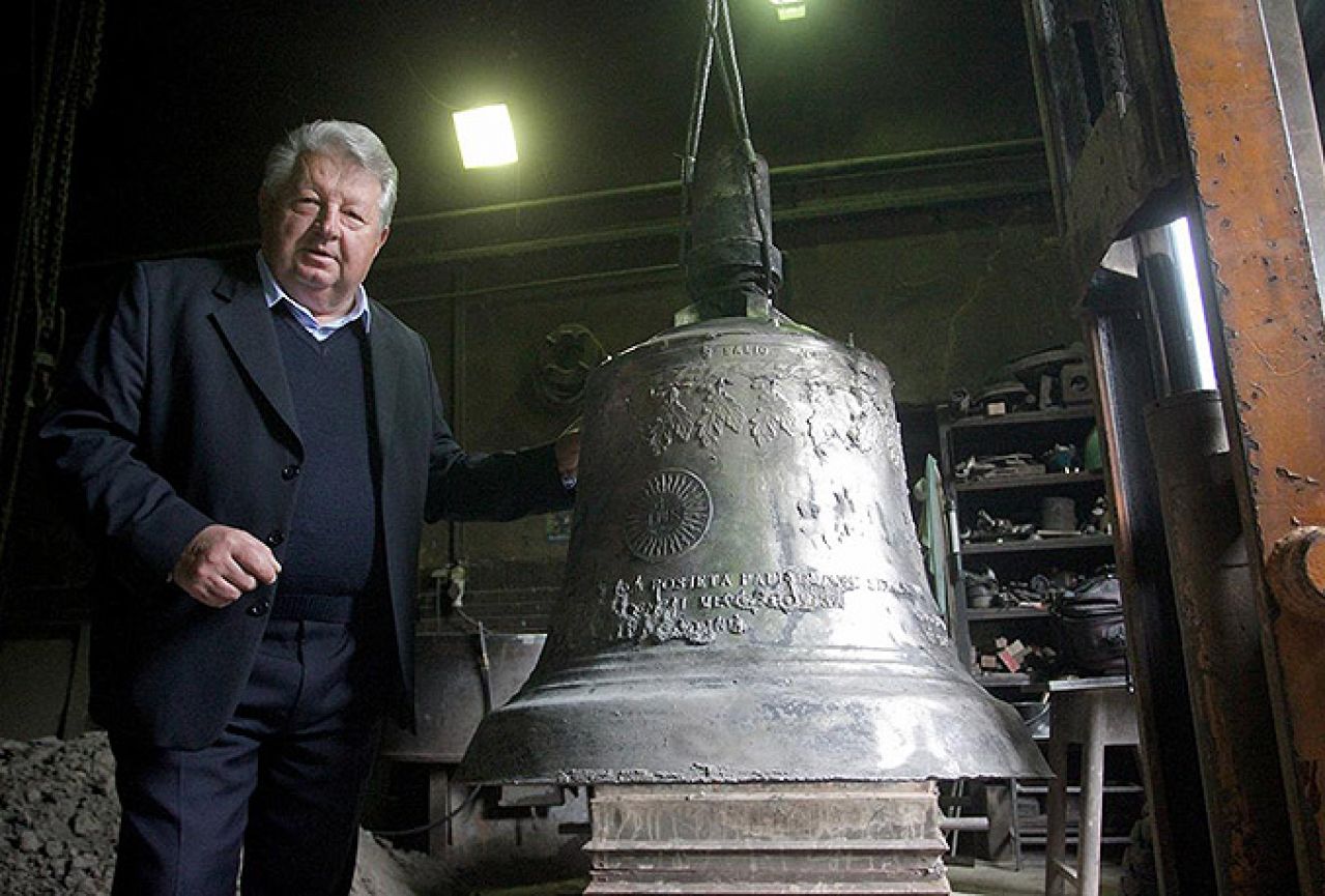 Gotovo zvono za papu Franju