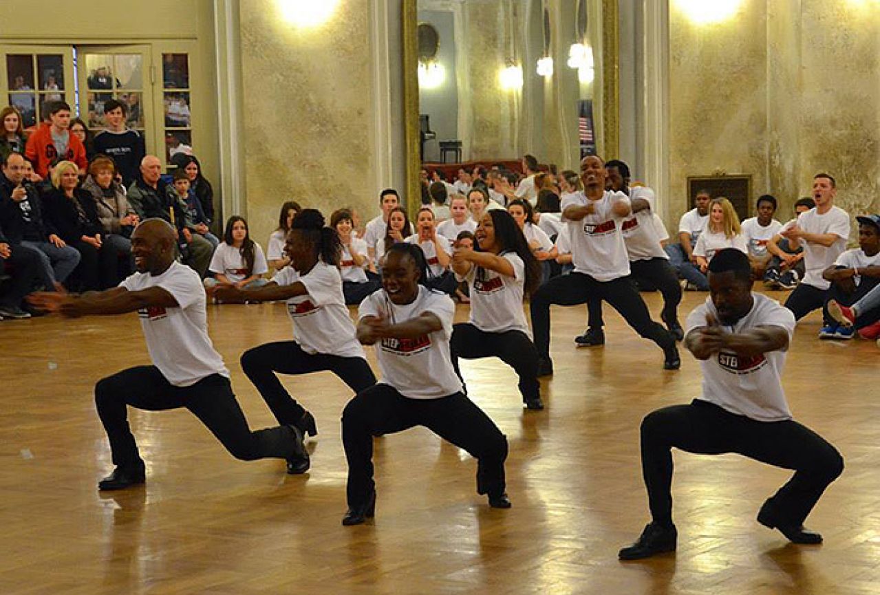 Srednjoškolci iz Livna zaplesali uz afričke ritmove