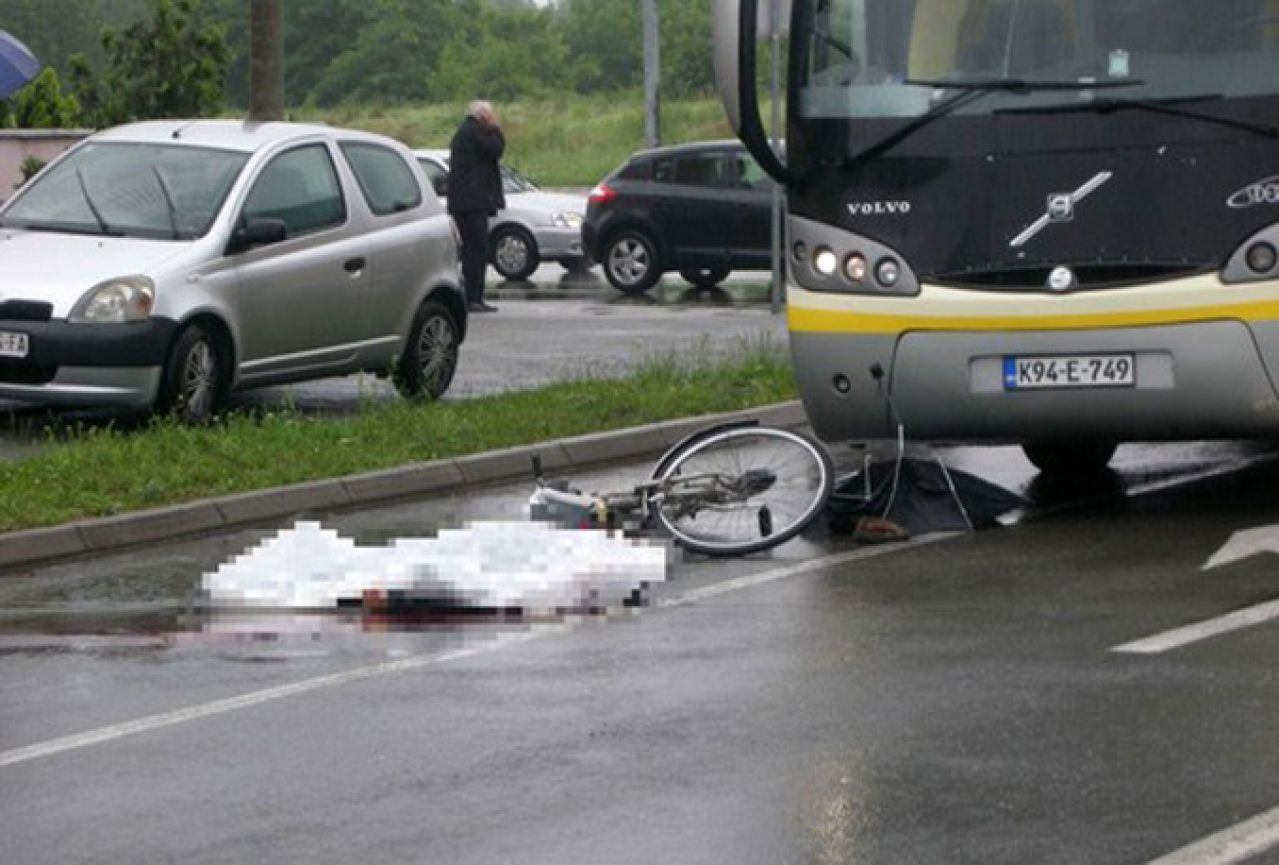 Slavonski Brod: Bosanskohercegovački autobus usmrtio biciklistu