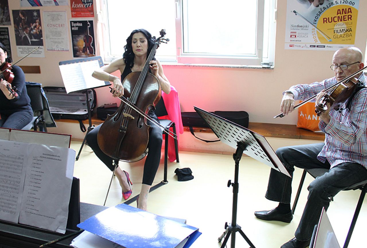 Ana Rucner sa Simfonijskim orkestrom u Mostaru: Najveći izazov mi je svirati Eminu