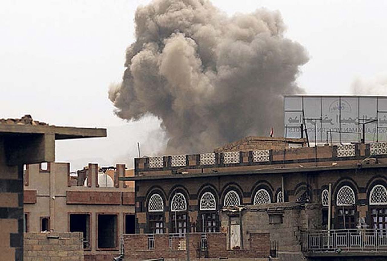 U zračnim napadima u Jemenu najmanje 80 žrtava