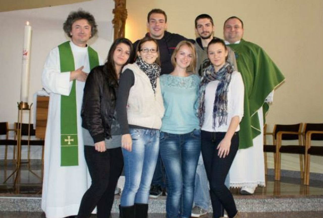 I mladi iz Mostara pjevaju za papu