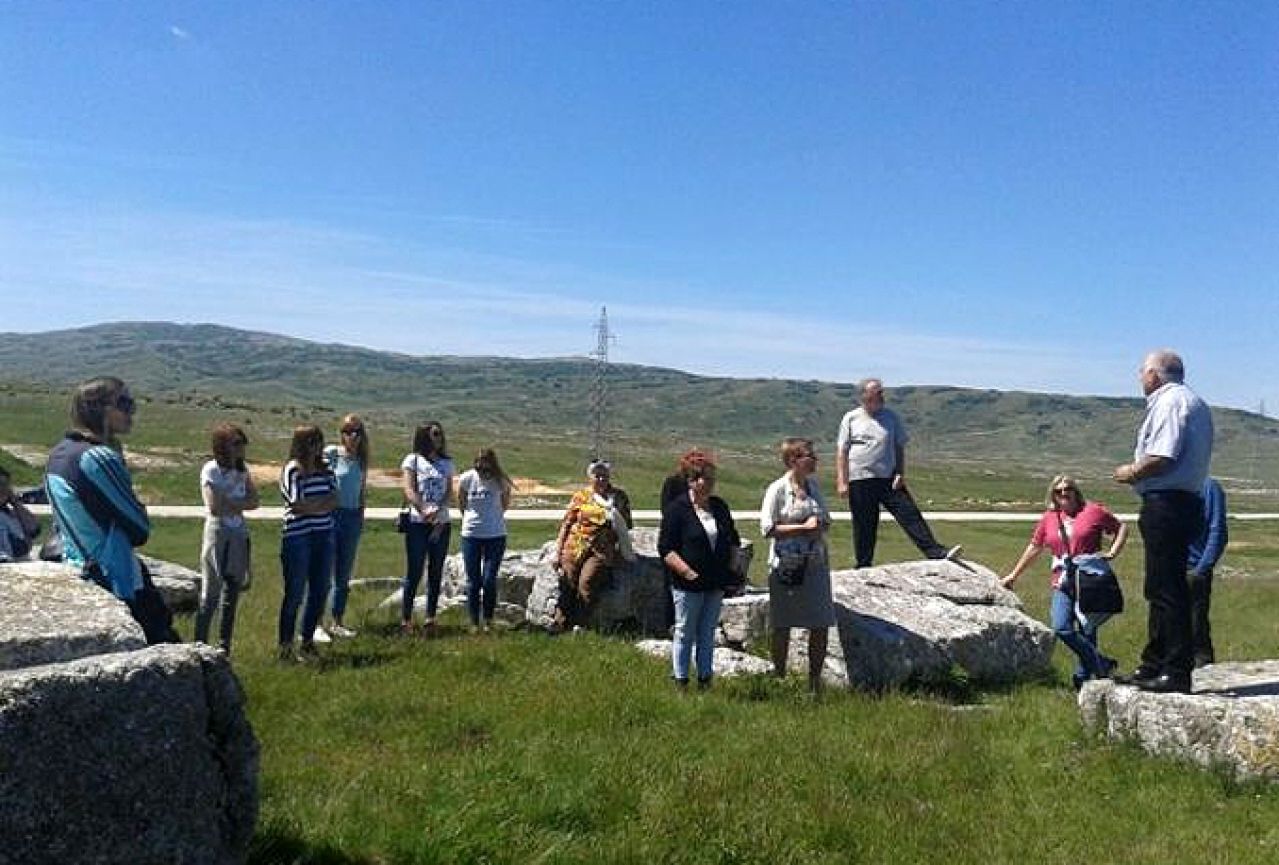 Učenici Đakova i Tomislavgrada zajedno brendiraju suvenire