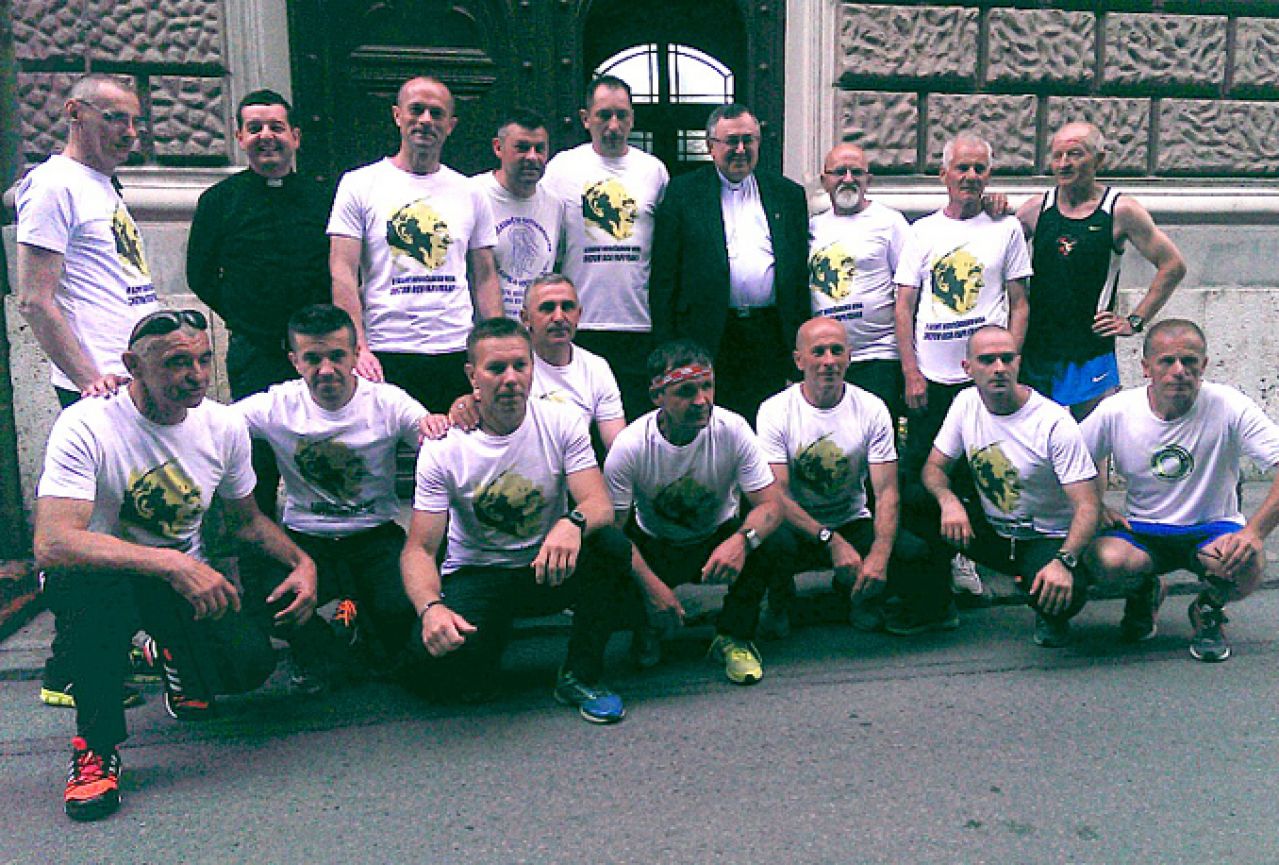 Hrvatski maratonci stigli u Sarajevo vidjeti papu