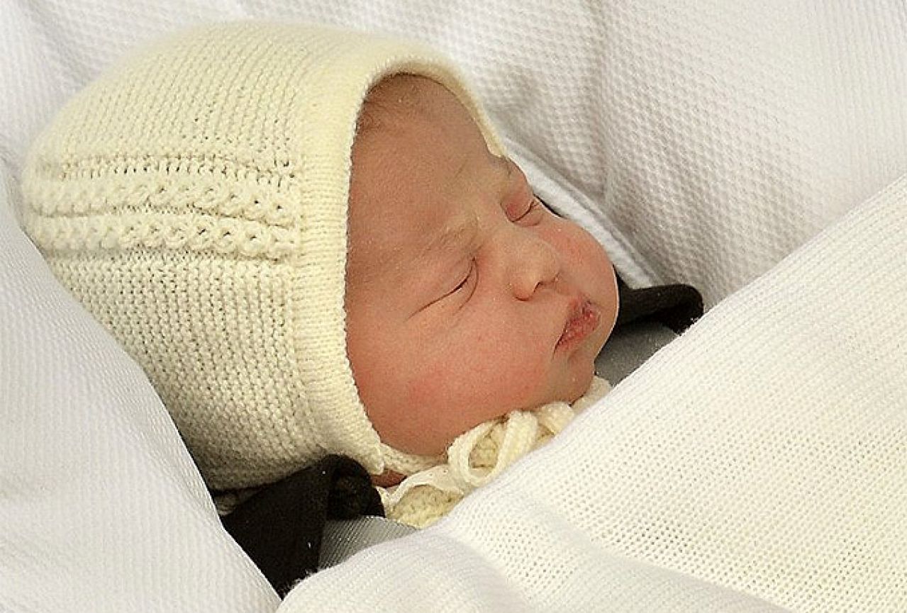 Princeza Charlotte  se neće  krstiti u Londonu