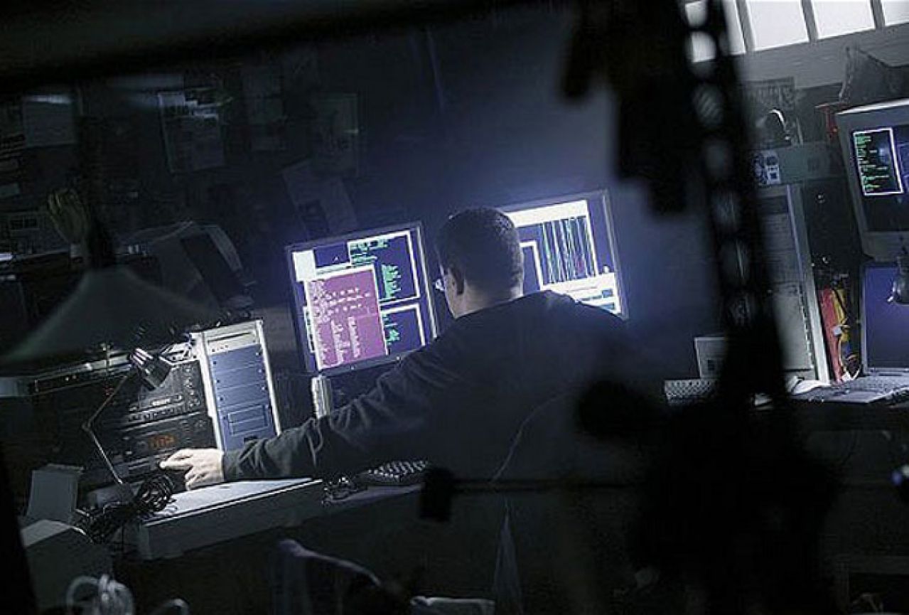 Hakeri upali na stranicu američke vojske