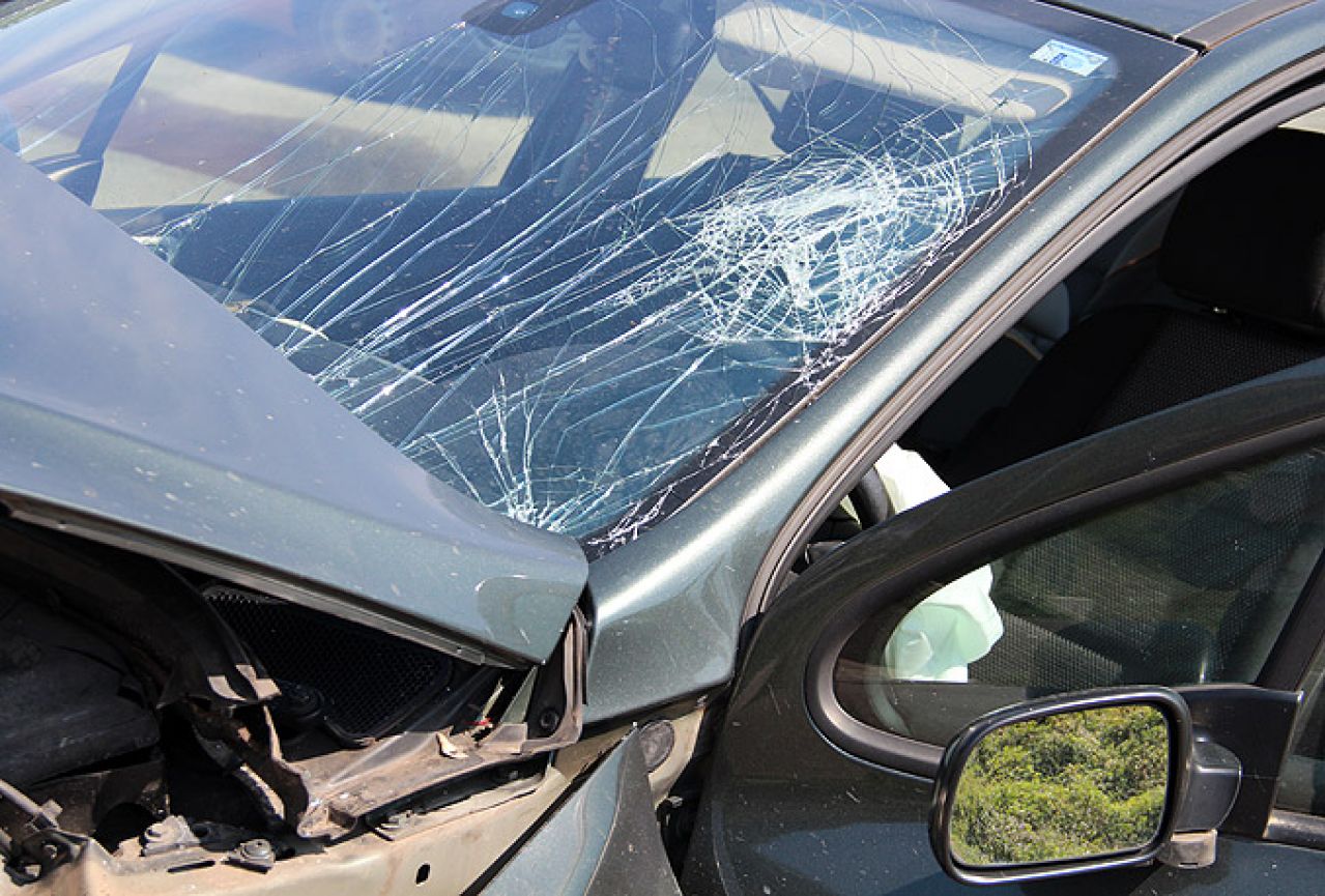Gračanica: U sudaru kamiona i osobnog automobila poginuo 46-godišnjak