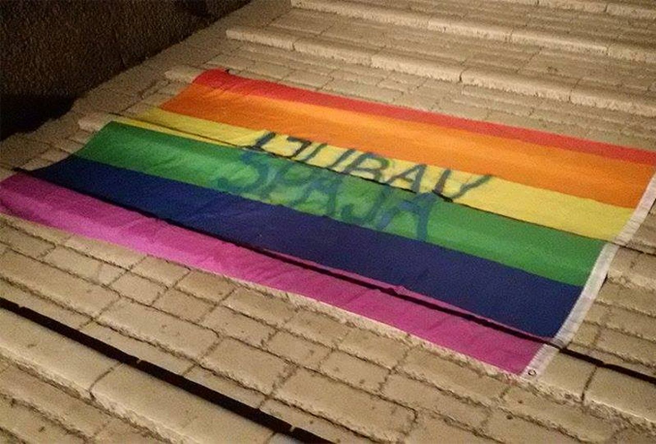 U Mostaru bi se srednjoškolci odrekli prijatelja kad bi saznali da je homoseksualac