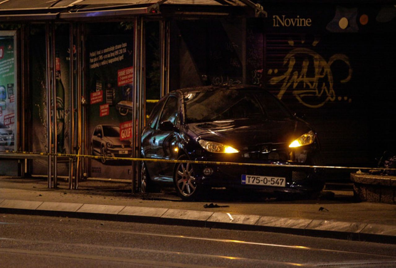 Pješakinja smrtno stradala pod kotačima automobila na tramvajskom stajalištu