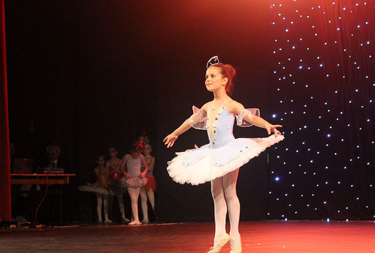  "Arabesque" priredile spektakl za ljubitelje baleta