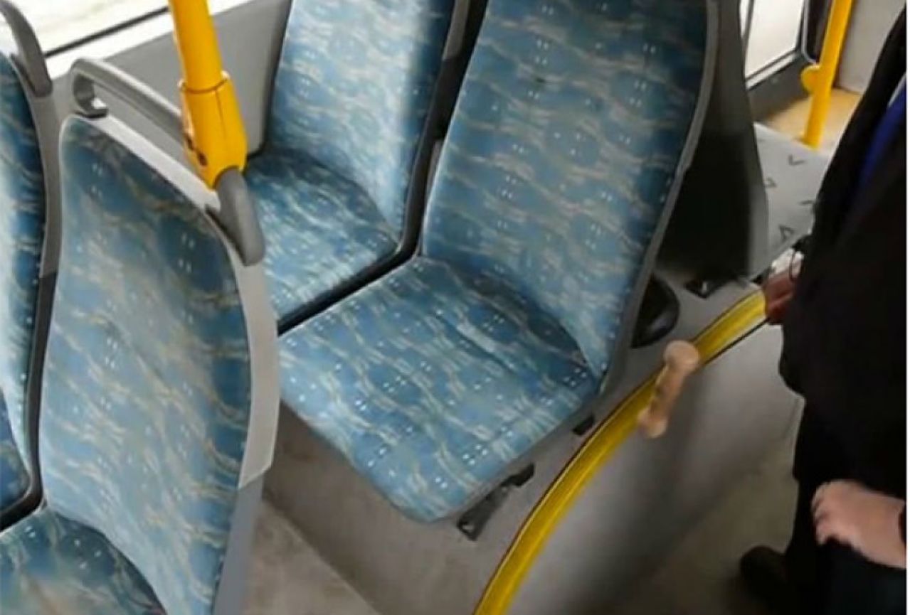 Znate li zašto su sjedišta u autobusima šarena?