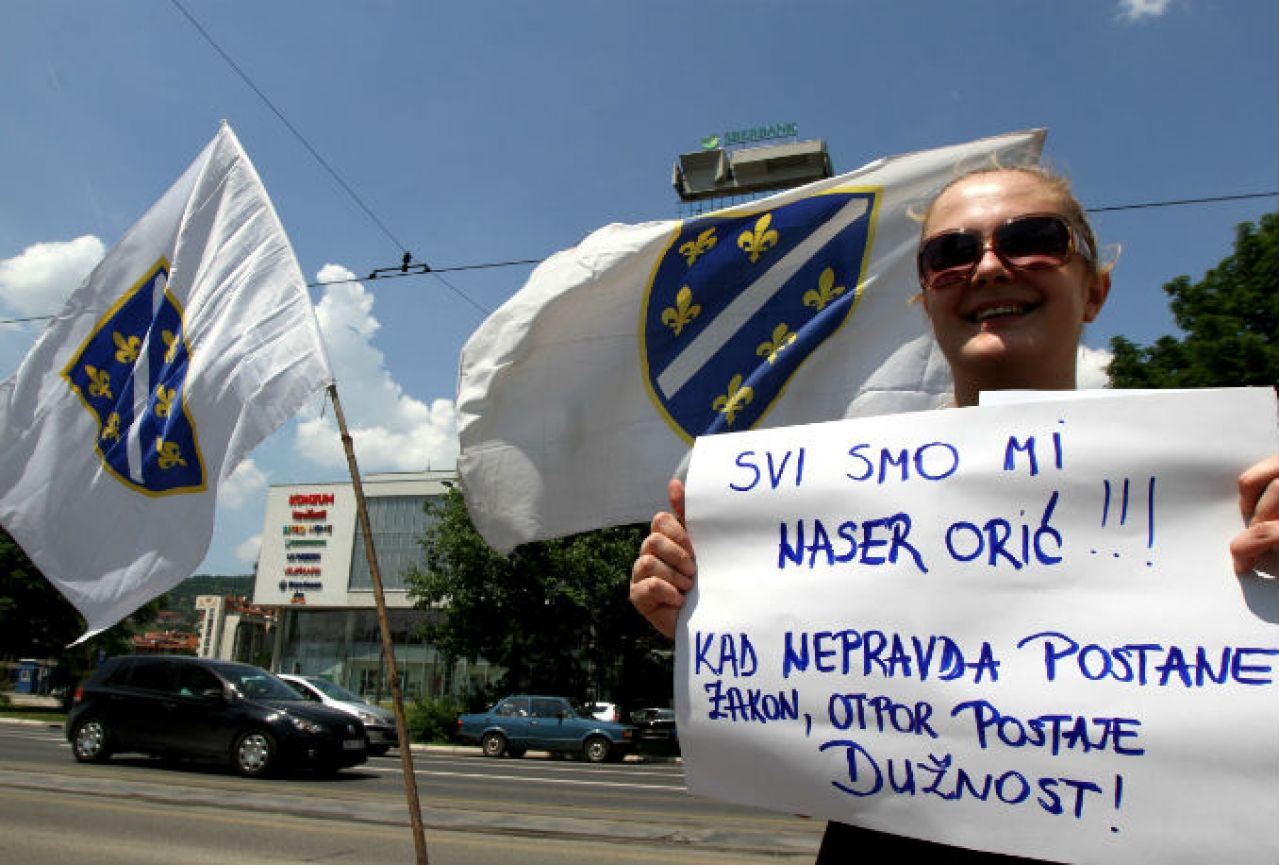 U Sarajevu mirni prosvjedi: ‘Svi smo mi Naser Orić’