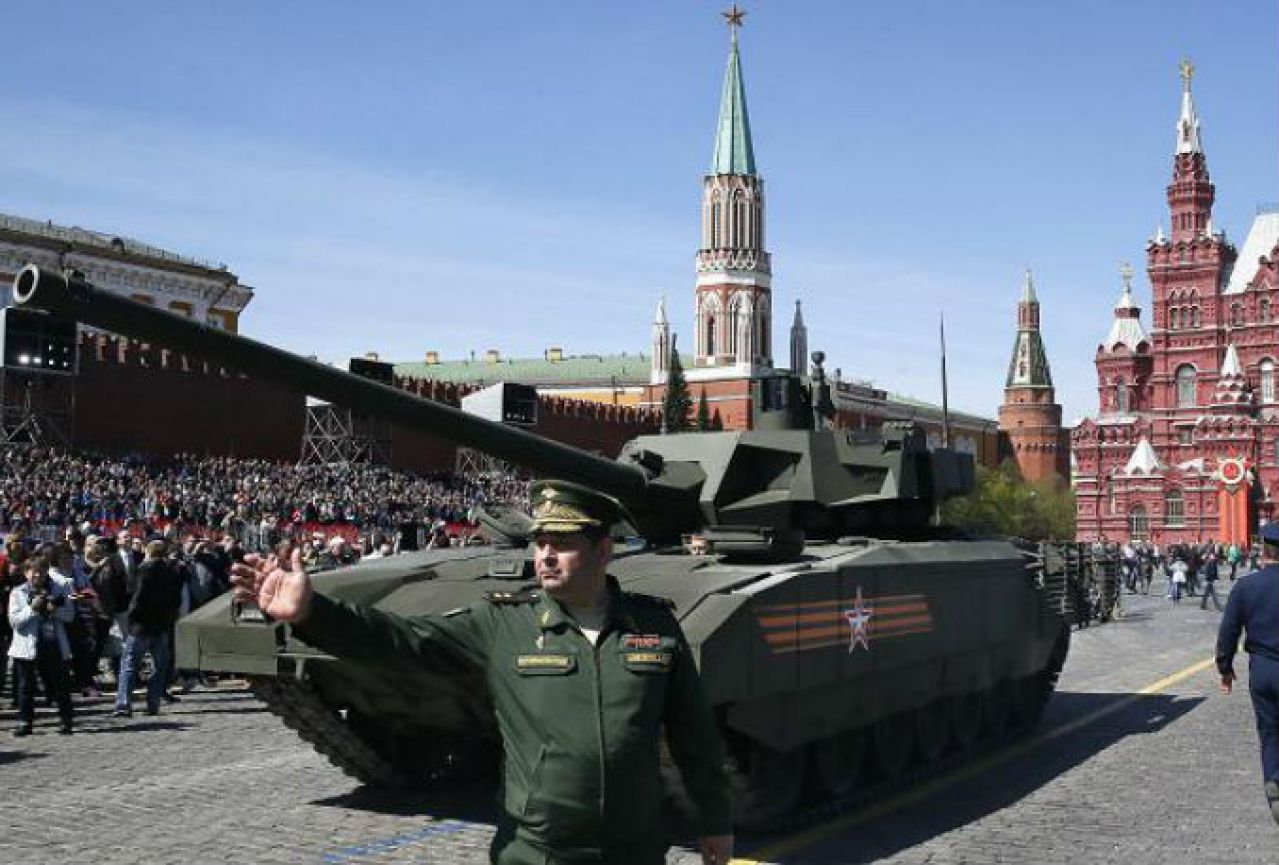 Ruski tenk Armata i kao robotsko vozilo