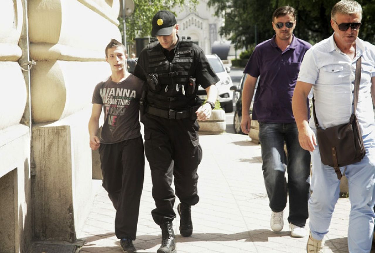 Maloljetnik napadao po Sarajevu: Krao mobitele, torbe...