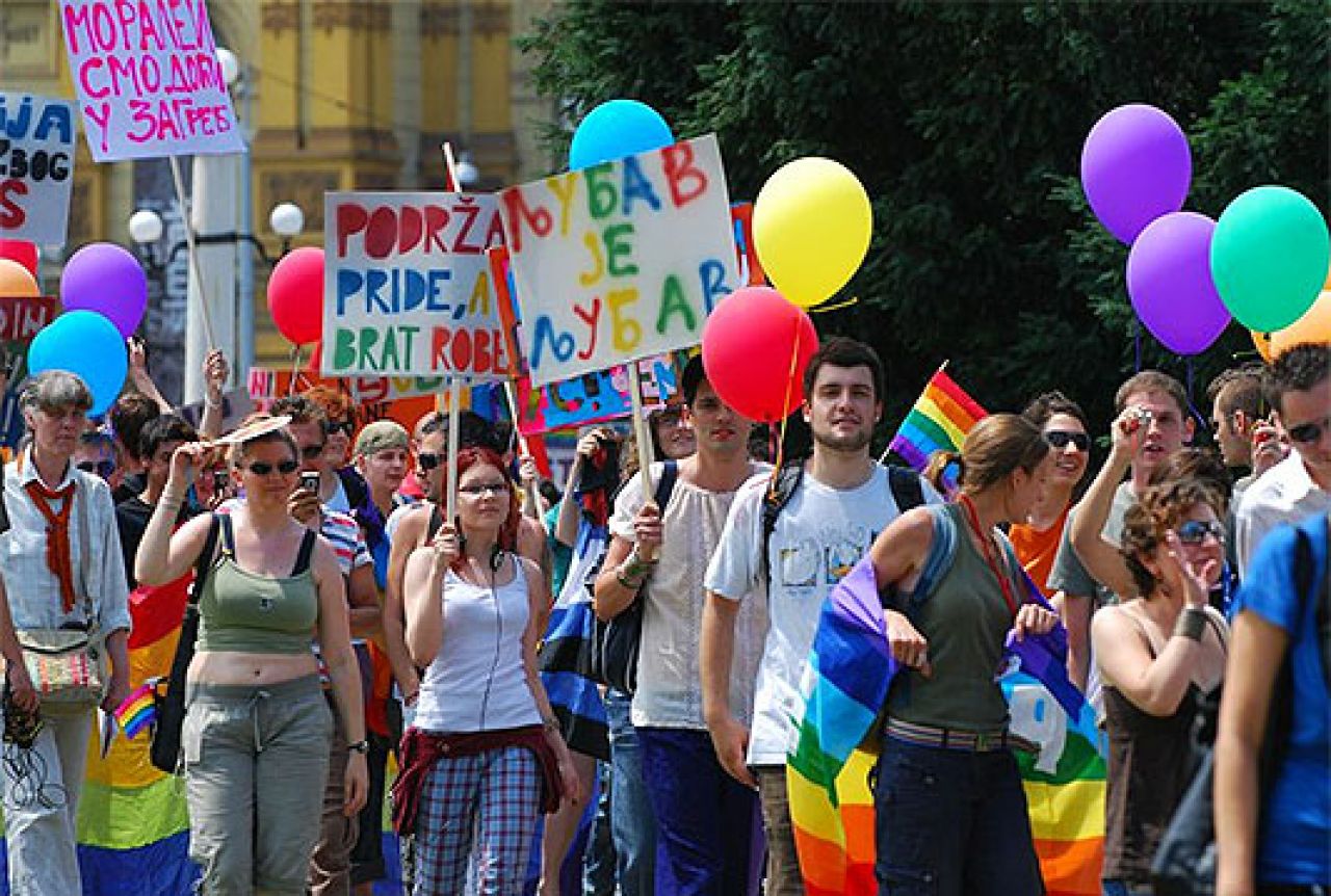 Održan Zagreb Pride pod sloganom 'Glasnije i hrabrije: Antifašizam - bez kompromisa!'