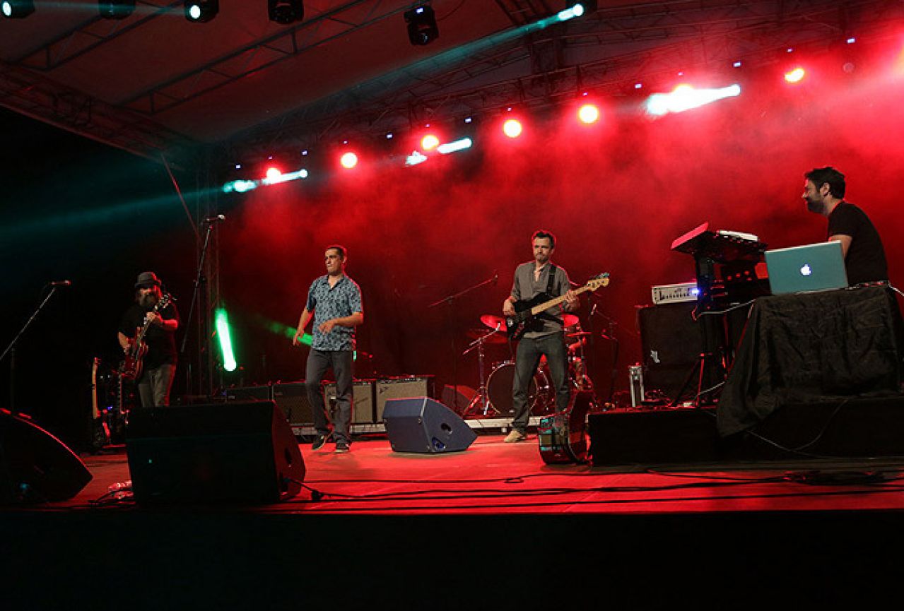 Zoster održao koncert na igralištu Metalac
