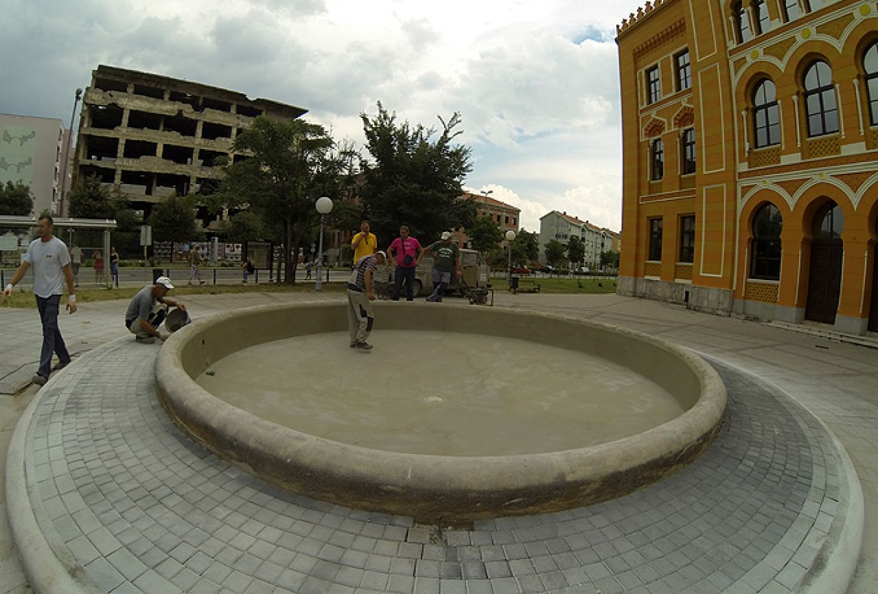 Mostar: Uređuje se čuvena fontana ispred Gimnazije