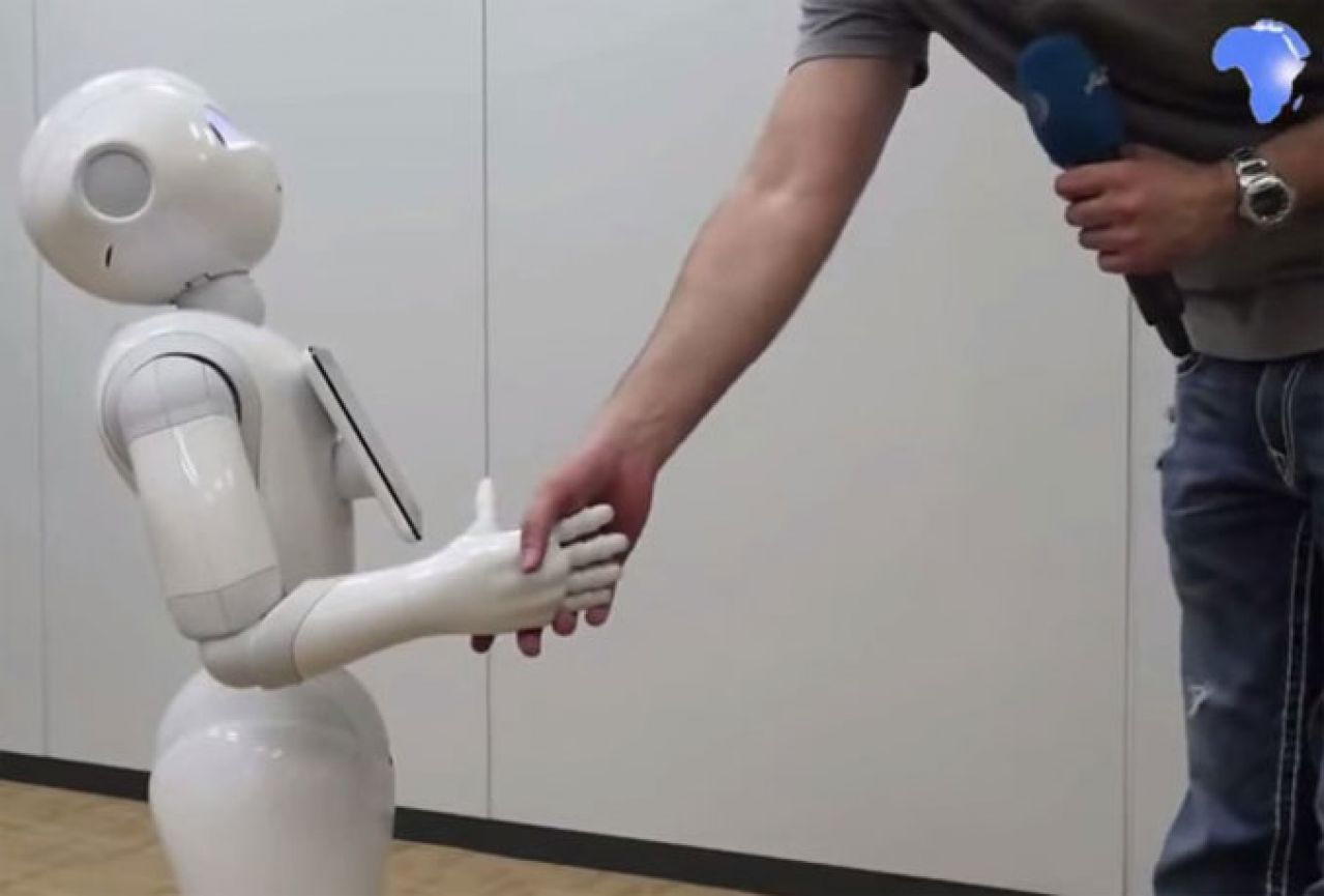 Pepper – kućni robot koji prepoznaje emocije i priča viceve