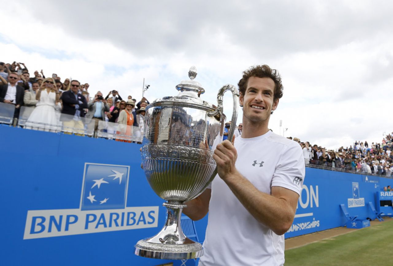 Murray osvojio Queen's, Federer Halle