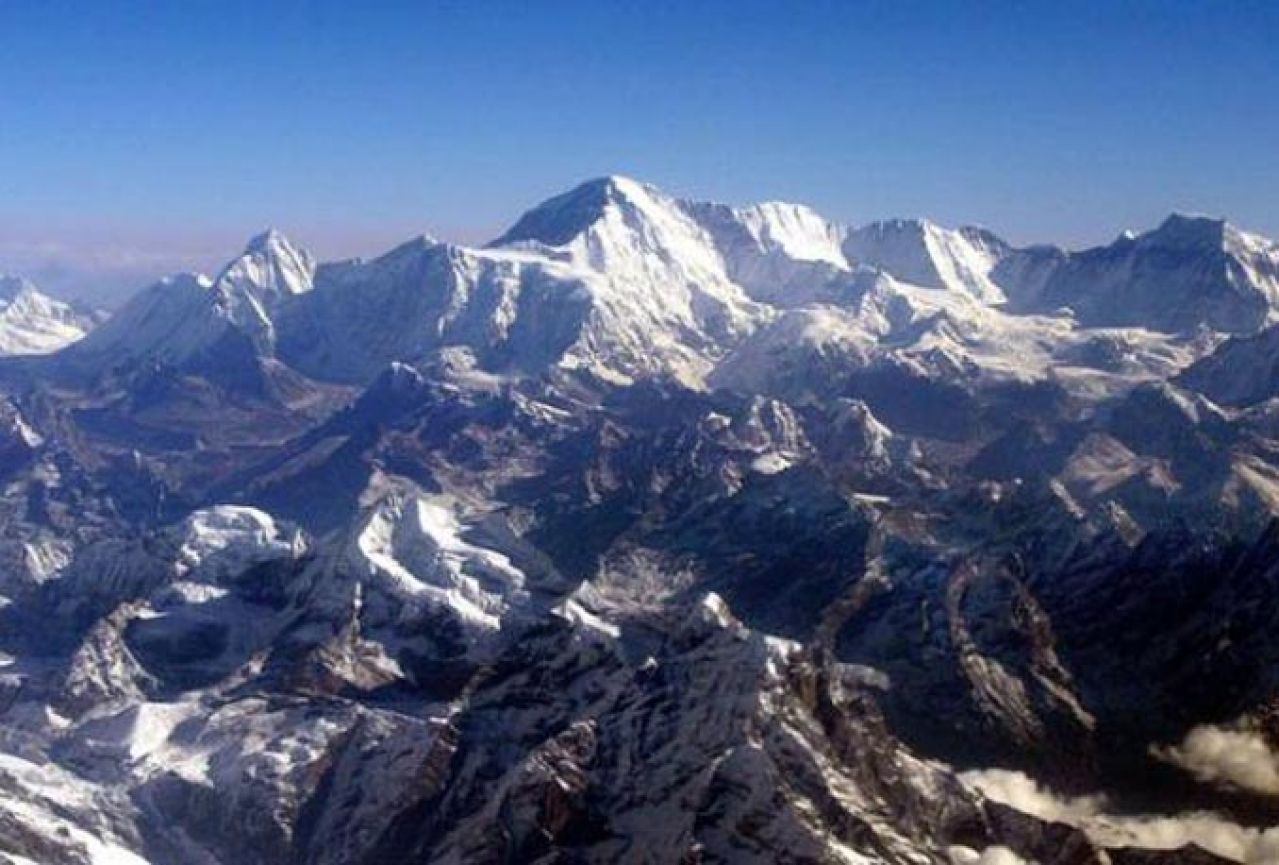 Pomjerio se Mount Everest