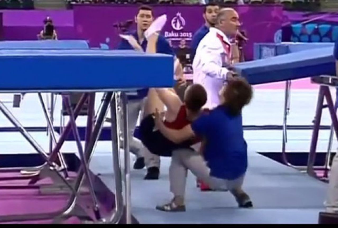 (Video) Volonter spasio gimnastičara teže ozljede