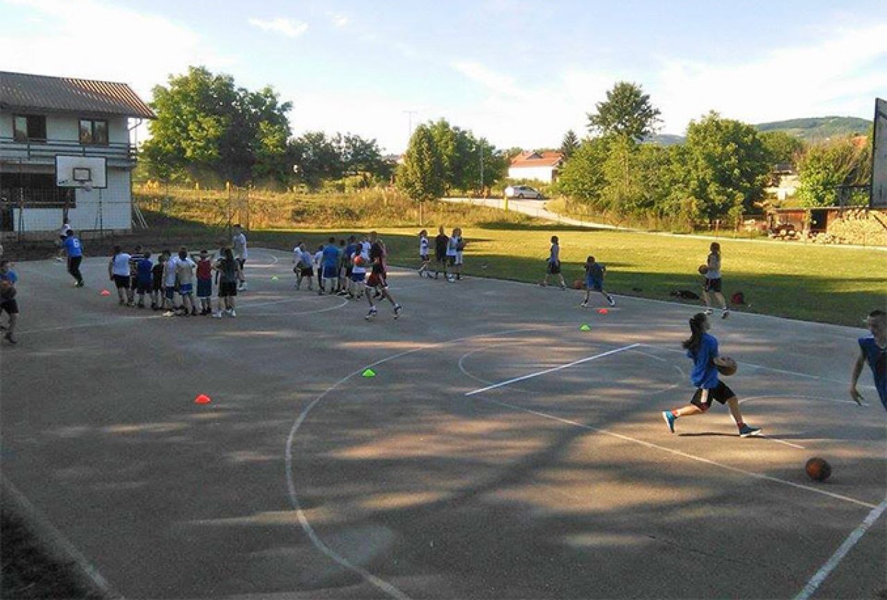 Veliki međunarodni košarkaški turnir u organizaciji Škole košarke ''Prvi koš'' Vitez