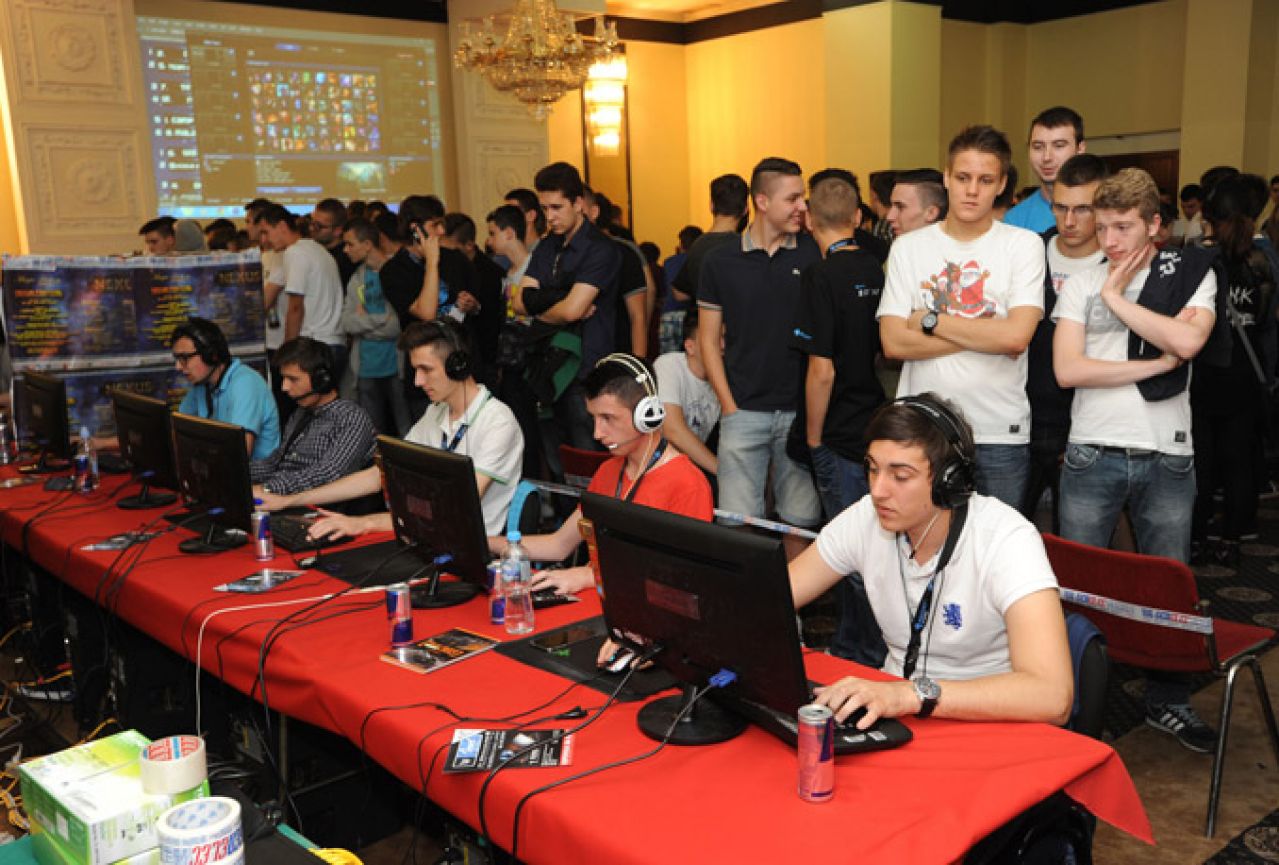 Drugi dan Gaming festivala u Tuzli: U LoL finalu timovi iz Gradačca i Sarajeva